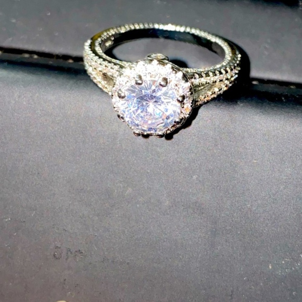 Glamour & sparkly size 10 ring